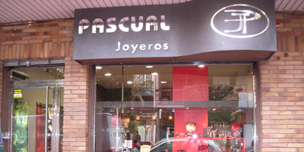 Proyecto Mobiliario Joyería Pascual en Almería